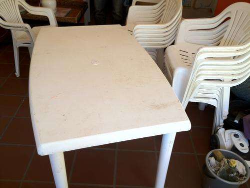 Plastic table & chairs