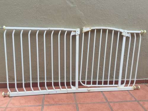 Dreambaby child Security gate with extension (R400 each)
