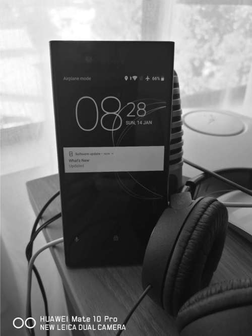 Sony Xperia XZ1 64GB LTE - Black 1 month old, near MINT with original invoice