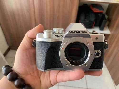 Olympus OM-D E-M10 MK III (ED 14-42 and  ED 40-150mm) Silver