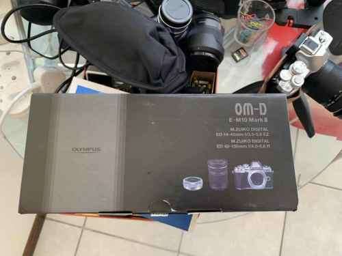 Olympus OM-D E-M10 MK III (ED 14-42 and  ED 40-150mm) Silver