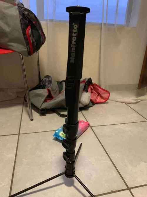 680B Manfrotto Photo Compact Monopod Black witth 678 Monopod Universal Folding Base