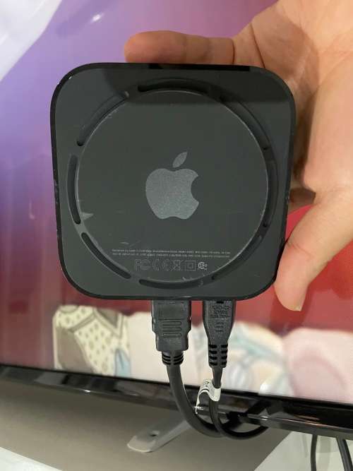 Apple TV 5th Gen A1842 4K HDR 32GB with remote