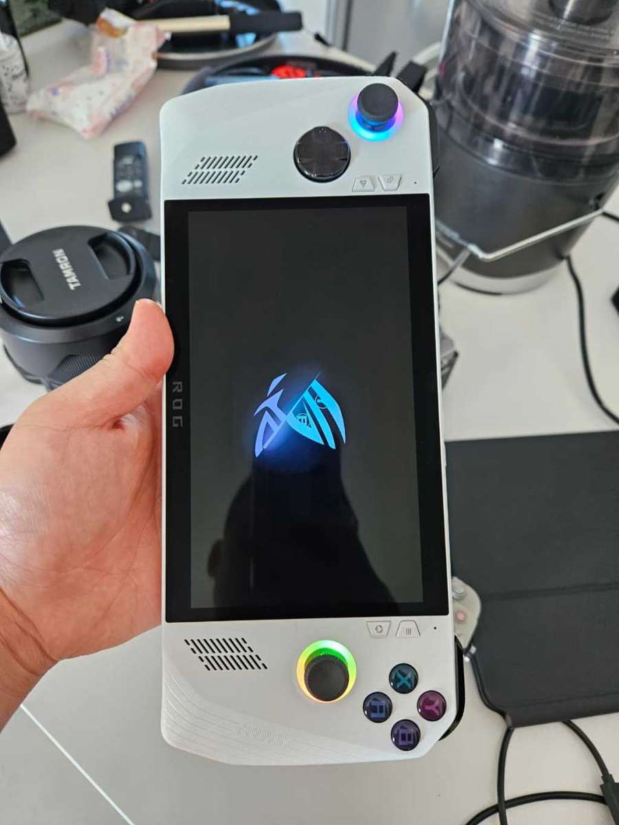 ASUS ROG Ally Z1 Extreme - Handheld Console- DEMO Unit