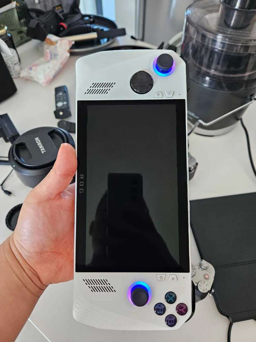 ASUS ROG Ally Z1 Extreme - Handheld Console- DEMO Unit