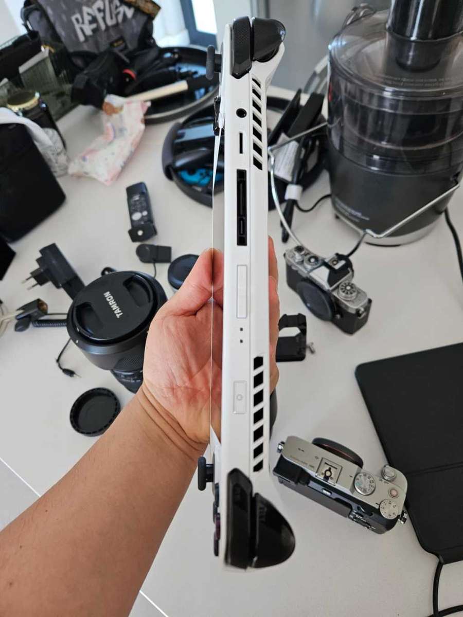 ASUS ROG Ally Z1 Extreme - Handheld Console- DEMO Unit