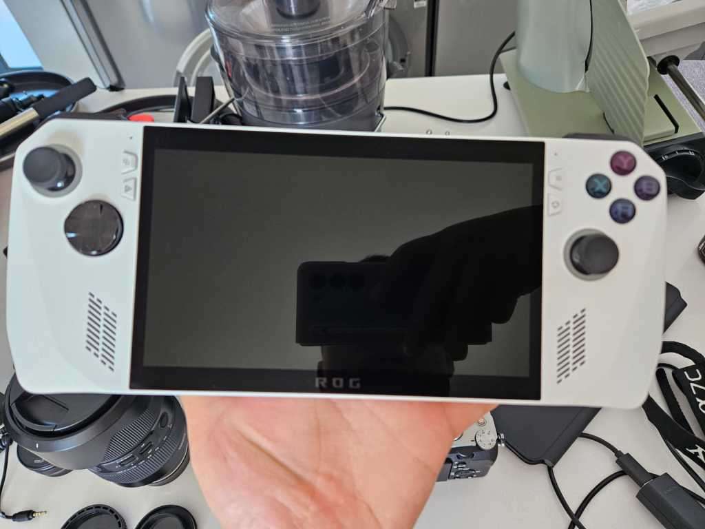 ASUS ROG Ally Z1 Extreme - Handheld Console- DEMO Unit