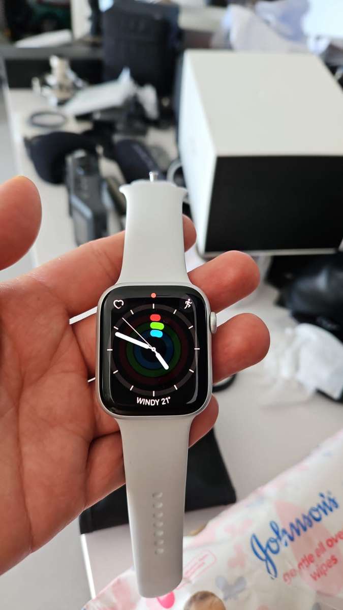 Apple Watch Series 8 GPS + Cellular 45mm Silver Aluminium Case with White SB