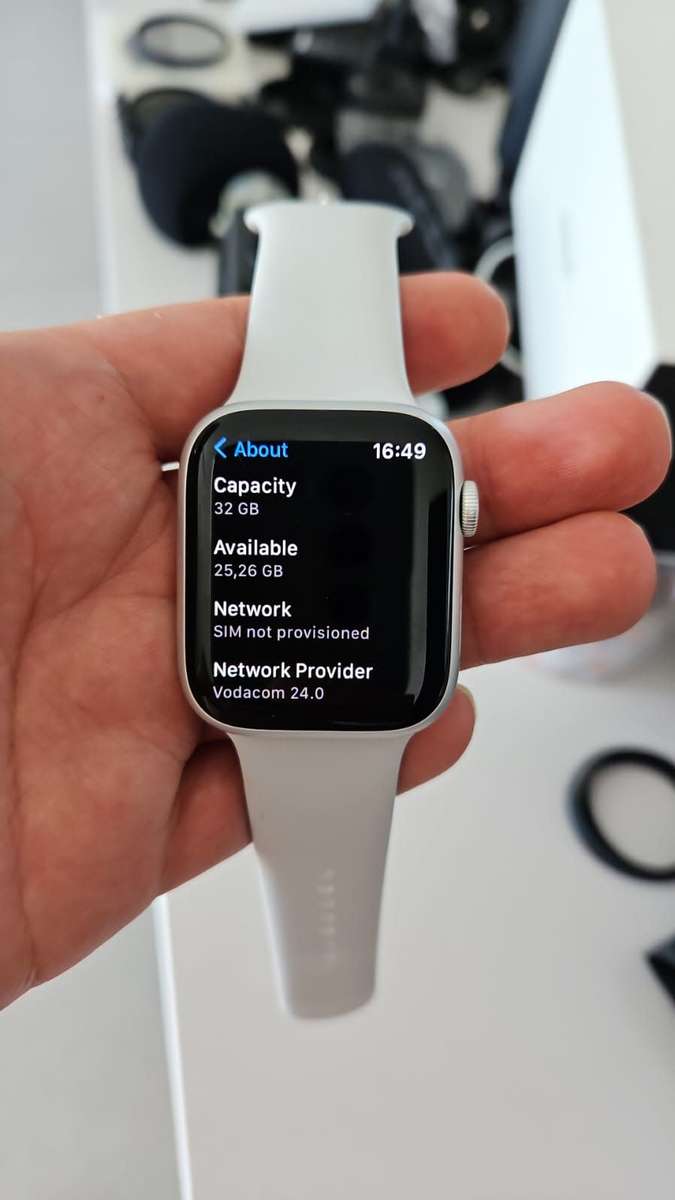 Apple Watch Series 8 GPS + Cellular 45mm Silver Aluminium Case with White SB