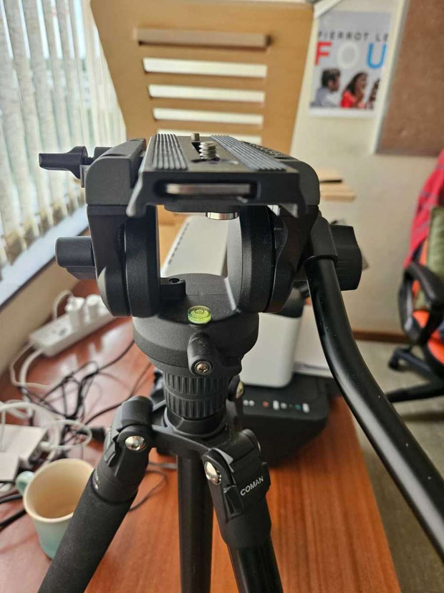 COMAN Complete Professional Heavy Duty Aluminum Tripod 360 Degree Fluid Head and Mono Pod