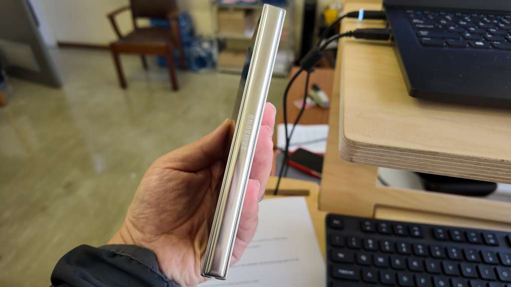 Samsung Galaxy Z Fold5 5G Cream 512gb dual sim - mint as new