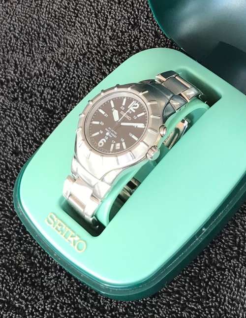 Seiko Kinetic male watch. Stainless Steel.