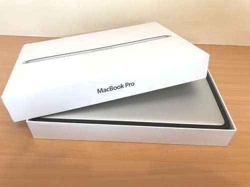 Apple MacBook Pro 15.4, 2.7GHz + up to 3.7Ghz speeds. Core i7 processor. Huge 512GB SSD Hard drive.