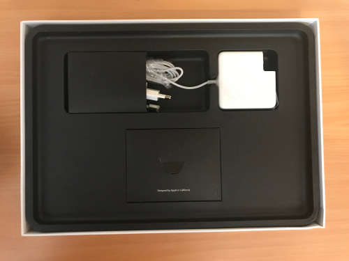 Apple MacBook Pro 15.4, 2.7GHz + up to 3.7Ghz speeds. Core i7 processor. Huge 512GB SSD Hard drive.