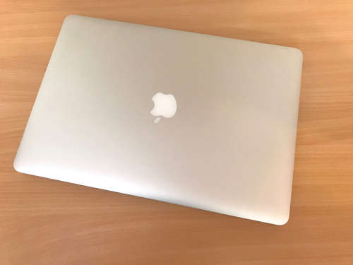Apple MacBook Pro 15.4, 2.7GHz + up to 3.7Ghz speeds. Core i7 processor. Huge 512GB SSD Hard drive.