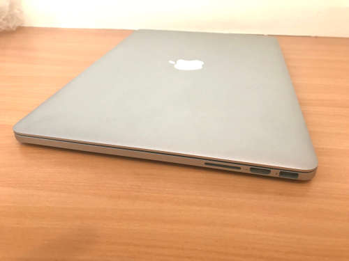 Apple MacBook Pro 15.4, 2.7GHz + up to 3.7Ghz speeds. Core i7 processor. Huge 512GB SSD Hard drive.