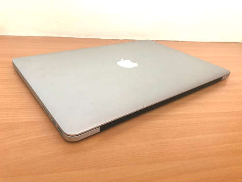 Apple MacBook Pro 15.4, 2.7GHz + up to 3.7Ghz speeds. Core i7 processor. Huge 512GB SSD Hard drive.