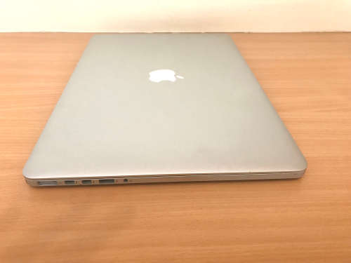 Apple MacBook Pro 15.4, 2.7GHz + up to 3.7Ghz speeds. Core i7 processor. Huge 512GB SSD Hard drive.
