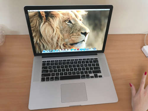 Apple MacBook Pro 15.4, 2.7GHz + up to 3.7Ghz speeds. Core i7 processor. Huge 512GB SSD Hard drive.