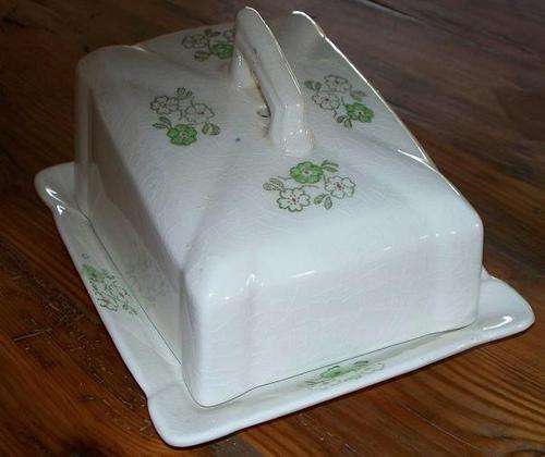 Porcelain cheese dish