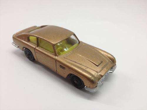 Husky -  Aston Martin DB-6 (1967)