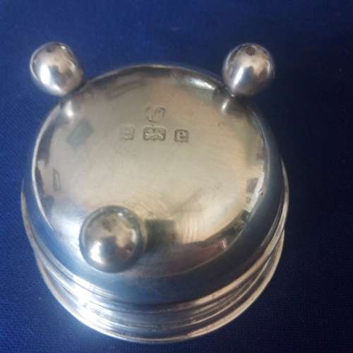 HALLMARKED STERLING SILVER SMALL BOWL ON BALL FEET