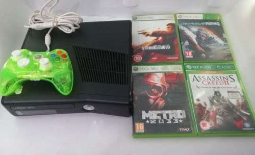 Xbox 360 Slim 500GB Bundle + 4 Games.