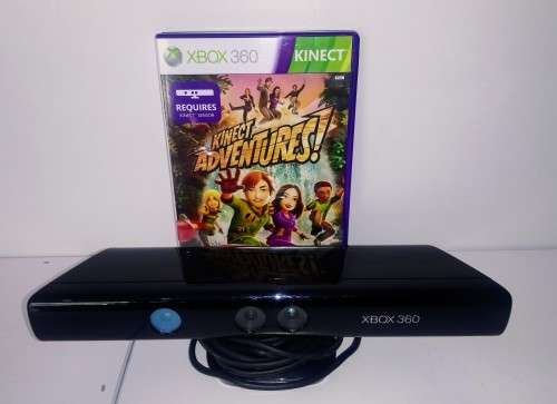 Xbox 360 Kinect Bundle + 1 Game