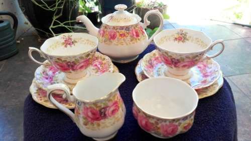 ROYAL ALBERT- TEA FOR TWO!!!