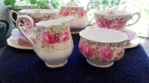 ROYAL ALBERT- TEA FOR TWO!!!