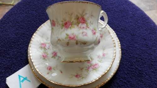 A- PARAGON CHINA - "VICTORIANA ROSE" TRIO!!!