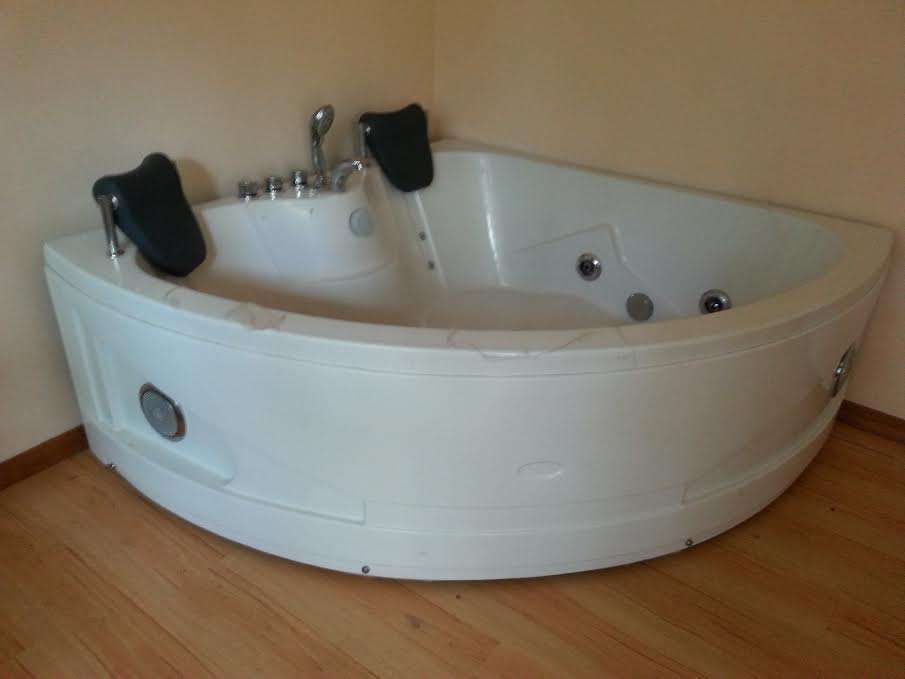 Double Massage Bath with water jets, air jets, chromotherapy , radio (superior specification)
