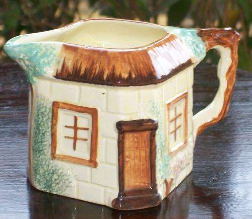 KEELE ST POTTERY HOUSE CREAMER