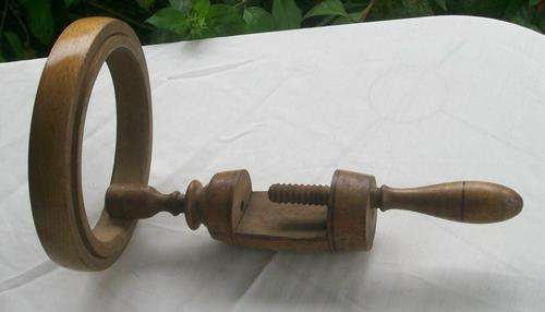 VINTAGE WOODEN EMBROIDERY HOOP WITH CLAMP