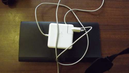 Apple Macbook pro charger plus installation dvd`s