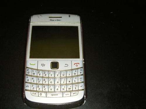 BLACKBERRY BOLD 9700 WITH CHARHGER-PLEASE READ