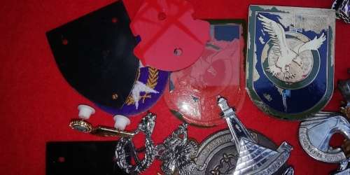 LOT OF MIXED MILITARY BADGES