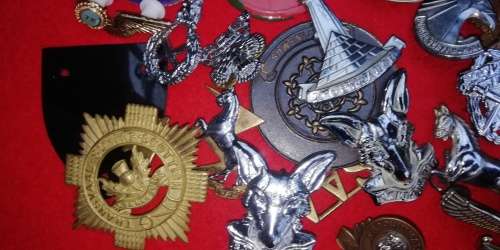 LOT OF MIXED MILITARY BADGES