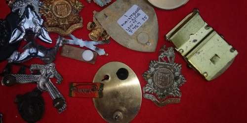 LOT OF MIXED MILITARY BADGES