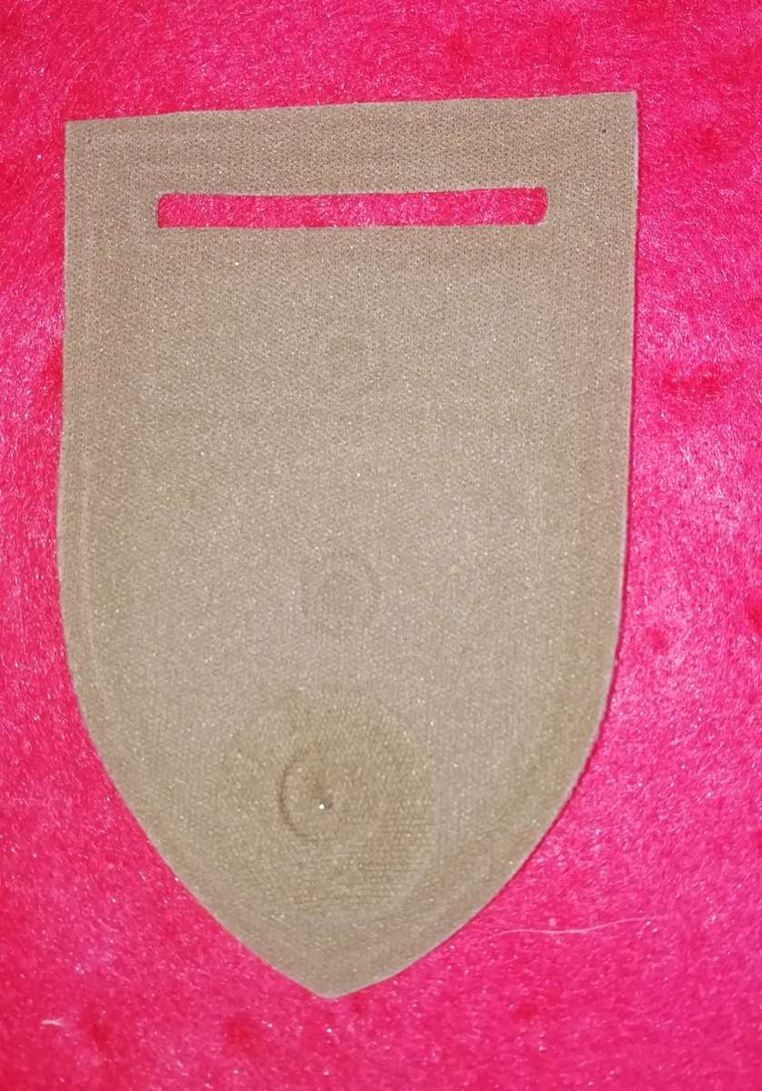 32 BATTALION TUPPER SHOULDER FLASH WITH NORTHERN CAP COMMAND BAR