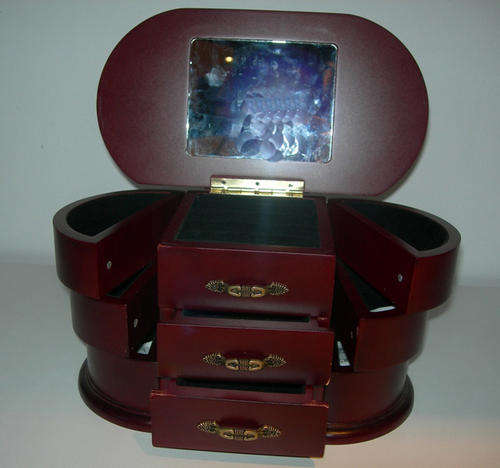 mahogany jewellery box.features 2 pull out drawers with 2 hinged fold out drawers on each side and a