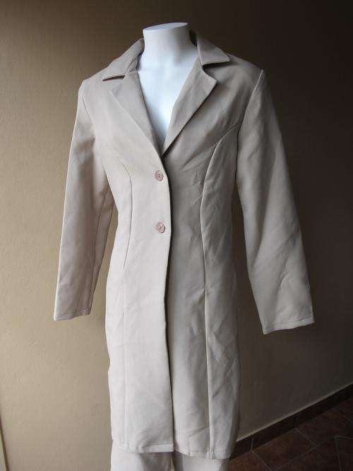 IMPRESSIVE Cream 2 Piece Suit Size 42 (small cut)