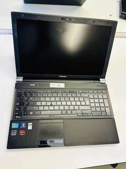 i7, 8GB RAM, 250GB HDD, AMD GRAPHICS TOSHIBA LAPTOP PC( NEEDS A BATTERY)