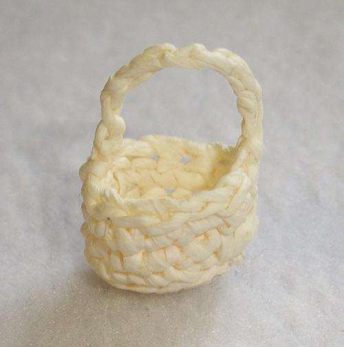 Miniature baskets, white