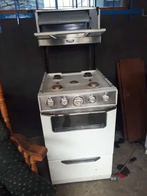 GAS STOVE