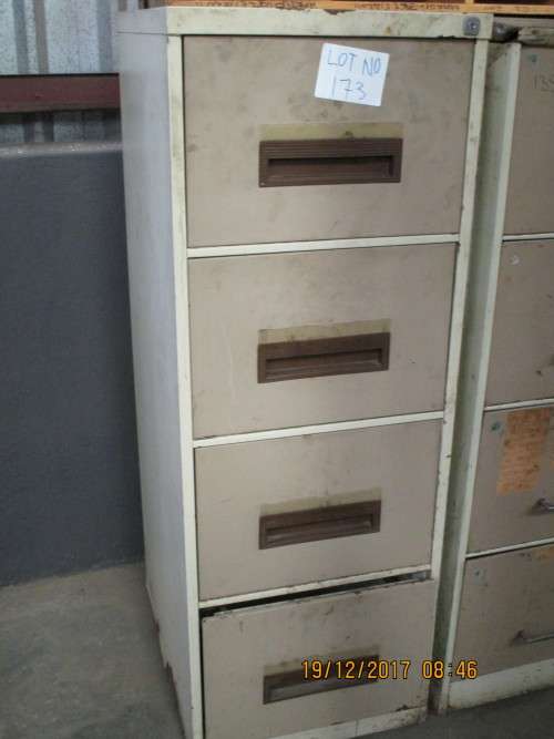 OFFICE STEEL DRAWS VALUED AT R800