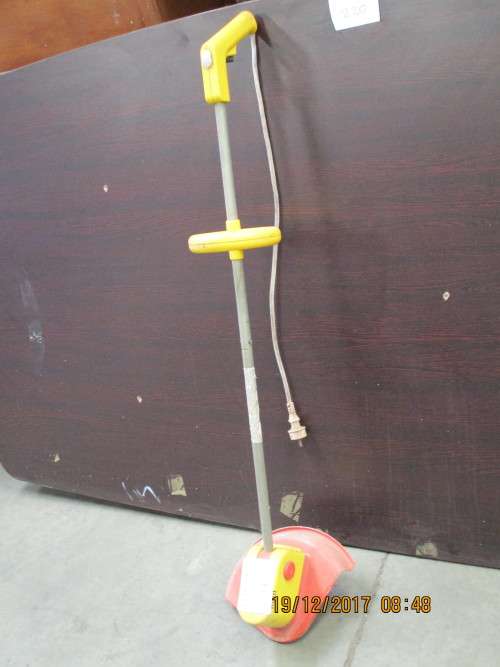 WEED EATER VALUED AT R1000