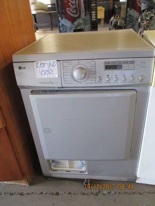 LG TUBMLE DRYER 7KG VALUED AT R5000
