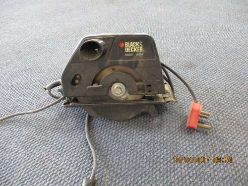 BLACK & DECKER CIRCULAR SAW - VALUED AT R1500.00
