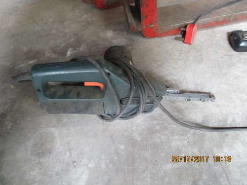 BLACK & DECKER POWER FILE BELT SANDER - VALUED AT R650.00